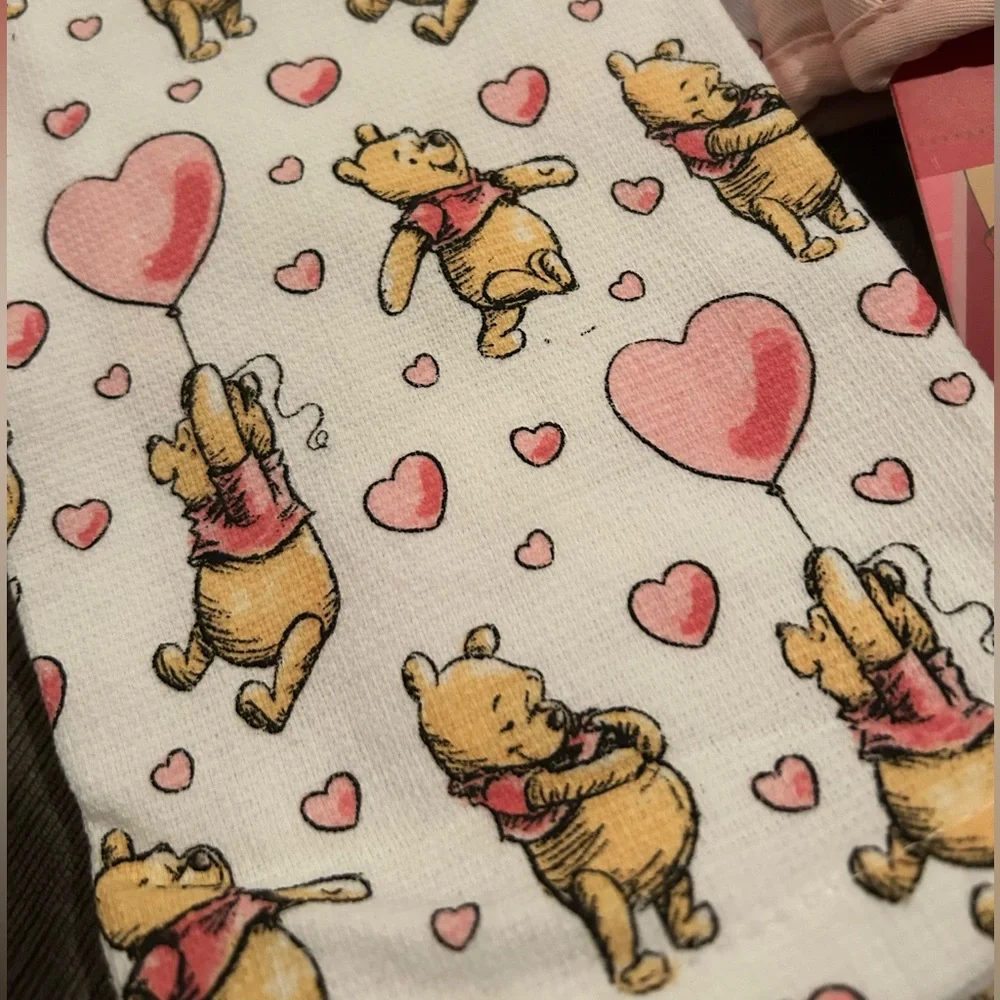 Disney Winnie the Pooh Valentine's Day Kitchen Set - 2 Towels & 2 Mini Mitts NWT